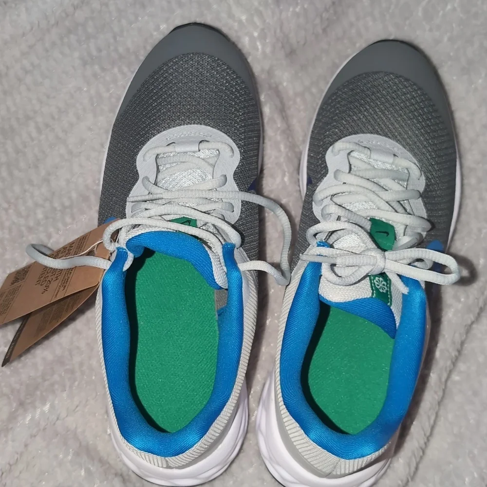 Nike Revolution 6 Big Kids' Road Running Shoes - Picture 4 of 7